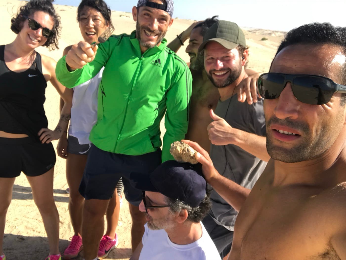 Groupe dans les dunes de Dakhla